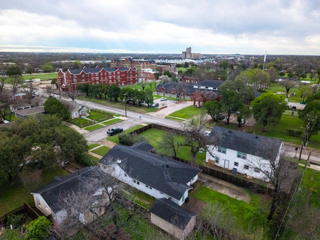 3240 Lipscomb Street, Fort Worth, TX 76110