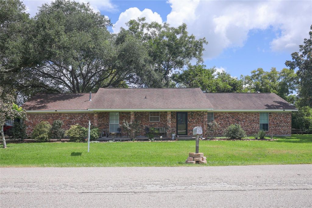 318 Peach Point, Jones Creek, TX 77541