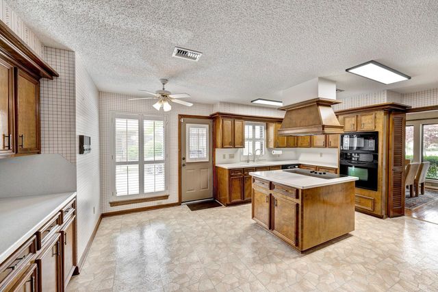 9943 Kemp Forest Drive, Houston, TX 77080