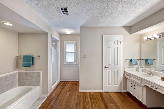 9943 Kemp Forest Drive, Houston, TX 77080