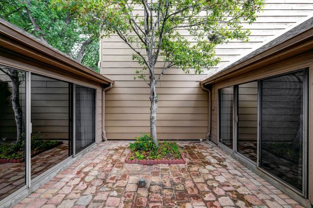 9943 Kemp Forest Drive, Houston, TX 77080