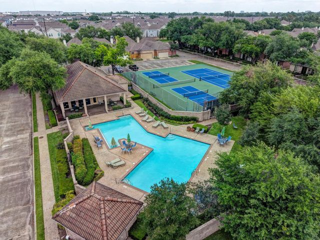 9943 Kemp Forest Drive, Houston, TX 77080