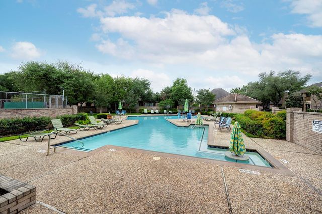 9943 Kemp Forest Drive, Houston, TX 77080