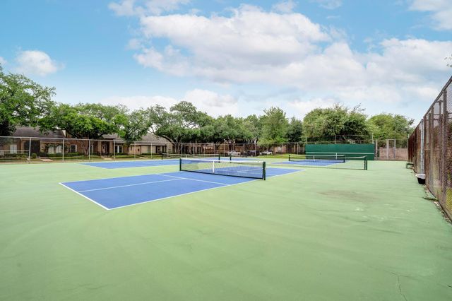 9943 Kemp Forest Drive, Houston, TX 77080