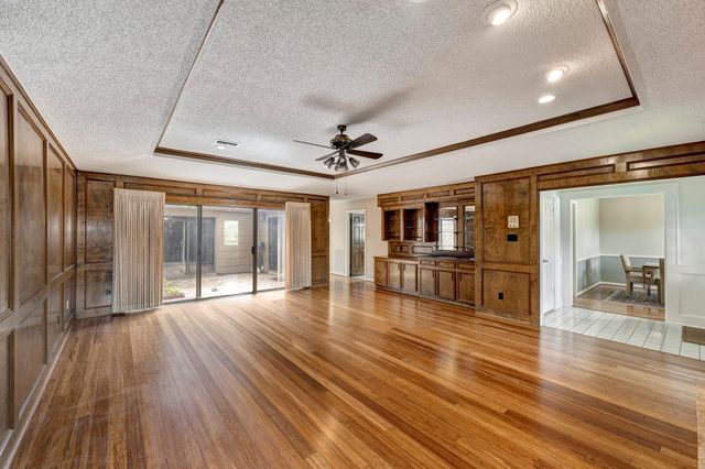 9943 Kemp Forest Drive, Houston, TX 77080