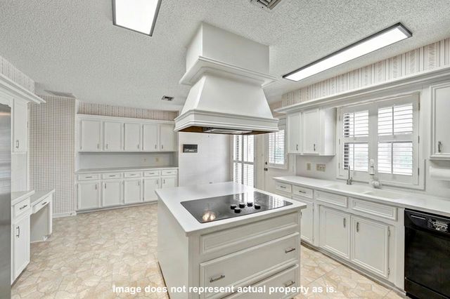 9943 Kemp Forest Drive, Houston, TX 77080