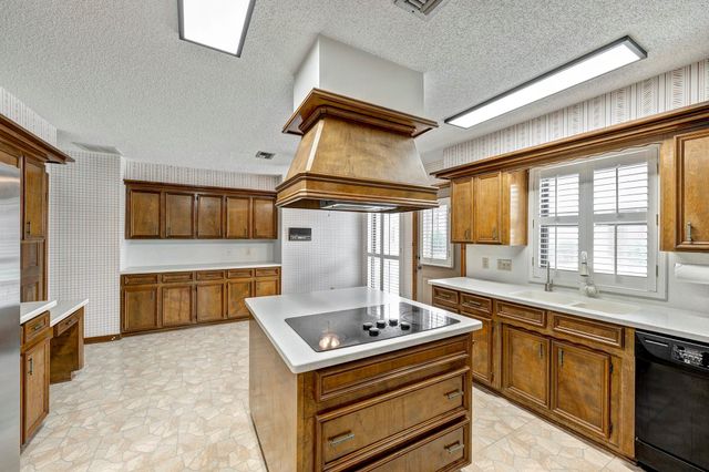 9943 Kemp Forest Drive, Houston, TX 77080