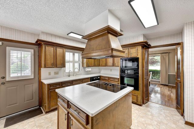 9943 Kemp Forest Drive, Houston, TX 77080