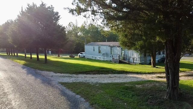 540 Rolling Oak Dr, Big Sandy, TN 38221