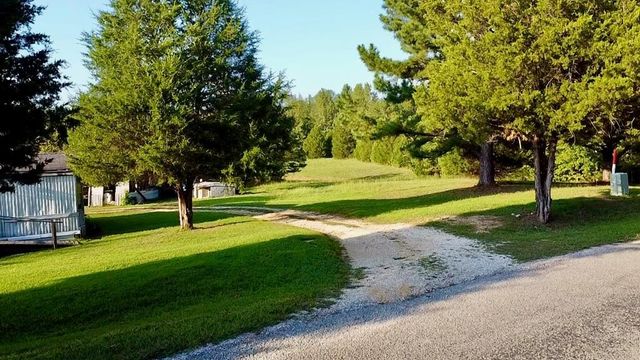540 Rolling Oak Dr, Big Sandy, TN 38221
