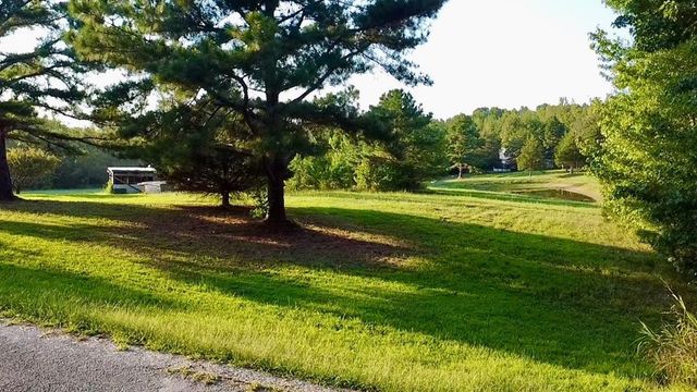 540 Rolling Oak Dr, Big Sandy, TN 38221