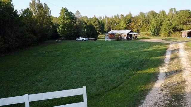 540 Rolling Oak Dr, Big Sandy, TN 38221