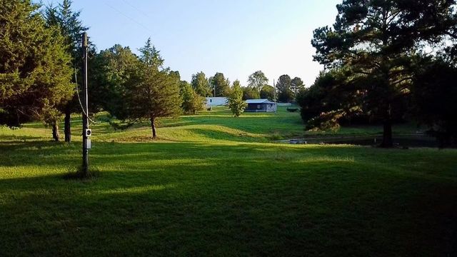 540 Rolling Oak Dr, Big Sandy, TN 38221