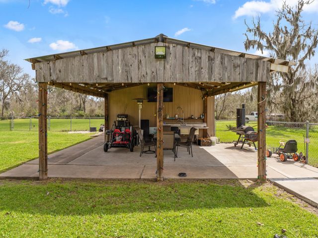 319 County Road 912a, Brazoria, TX 77422