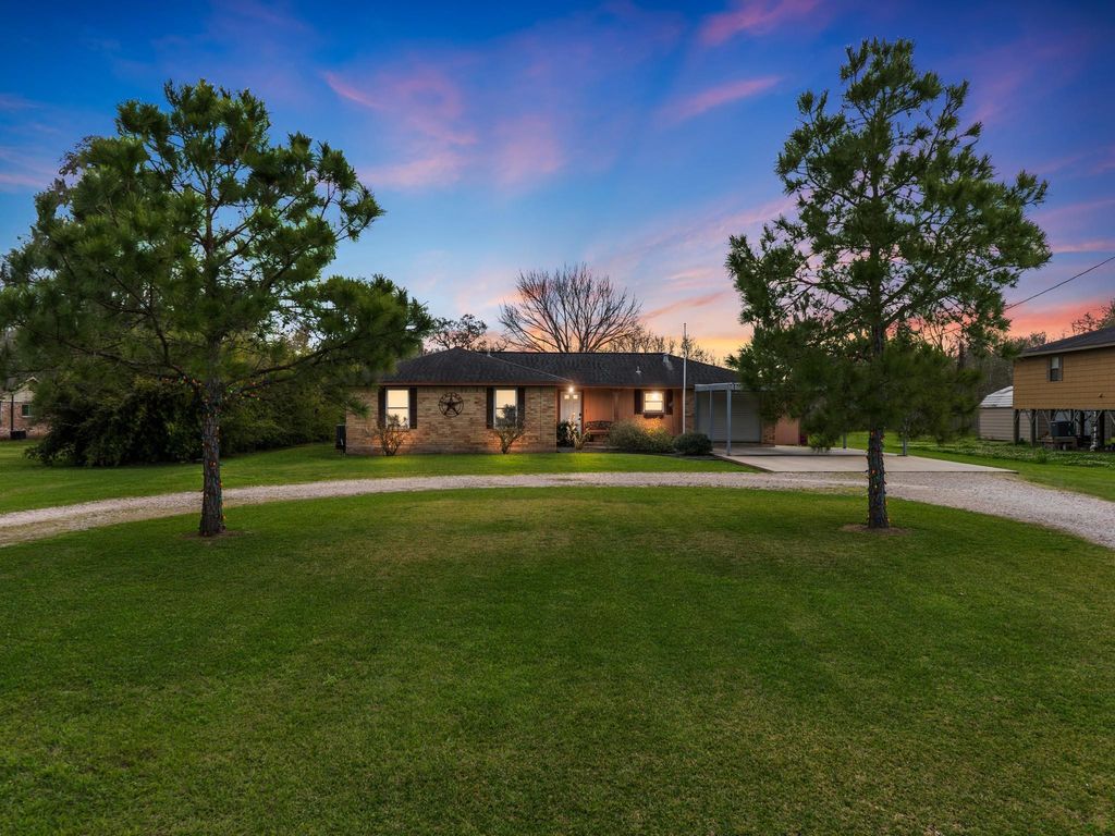 319 County Road 912a, Brazoria, TX 77422