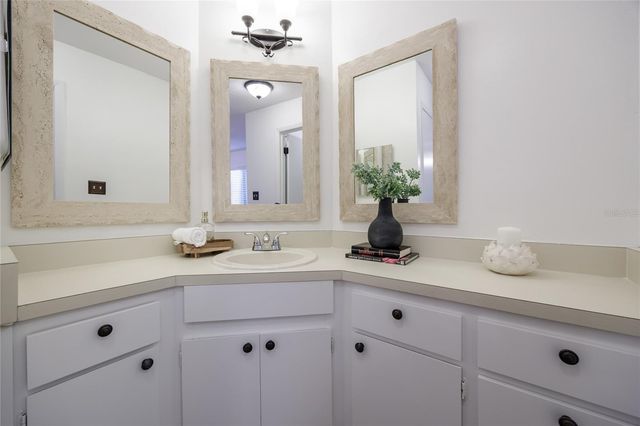 8476 NW 37TH DRIVE, Gainesville, FL 32653