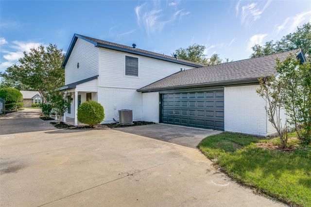 2 Linderhof Circle, Bedford, TX 76022