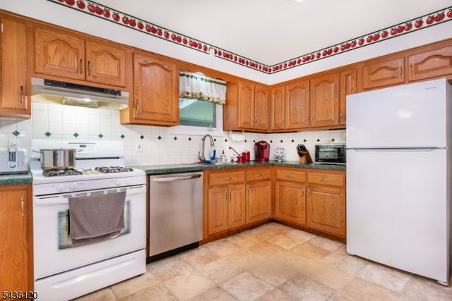 325 Conklintown rd, Ringwood Boro, NJ 07456