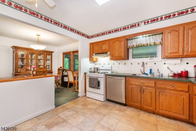 325 Conklintown rd, Ringwood Boro, NJ 07456