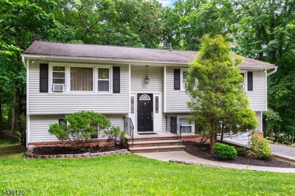 325 Conklintown rd, Ringwood Boro, NJ 07456