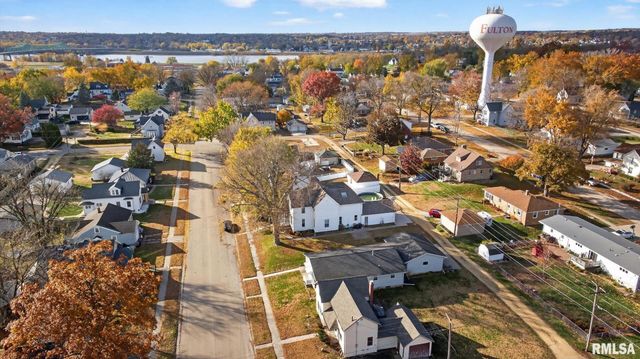 919 9TH Avenue, Fulton, IL 61252