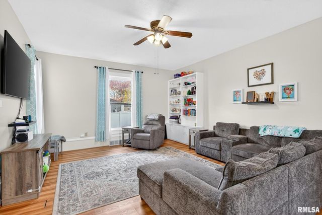 919 9TH Avenue, Fulton, IL 61252