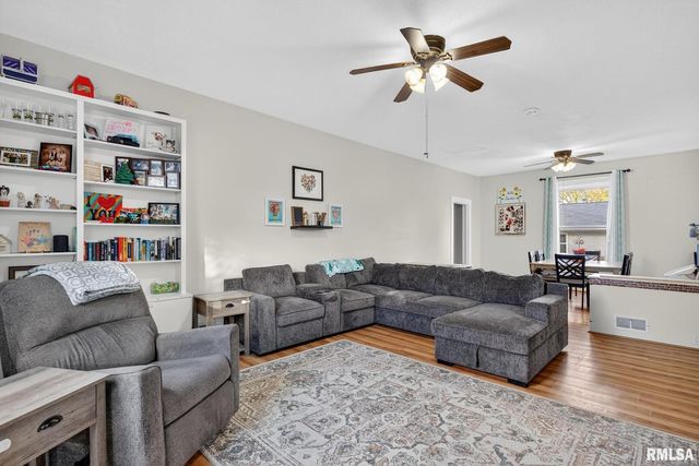 919 9TH Avenue, Fulton, IL 61252