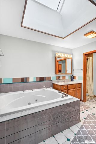 919 9TH Avenue, Fulton, IL 61252