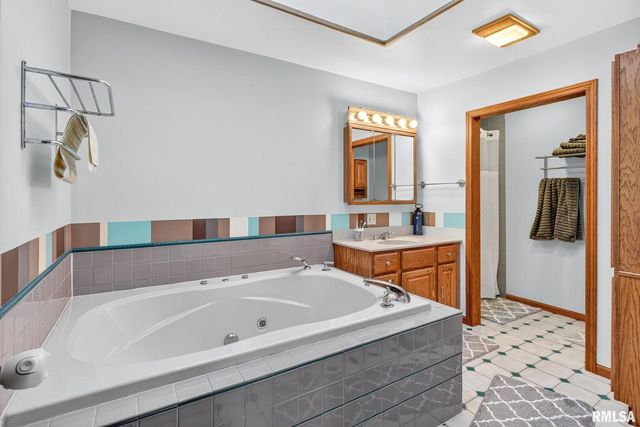 919 9TH Avenue, Fulton, IL 61252