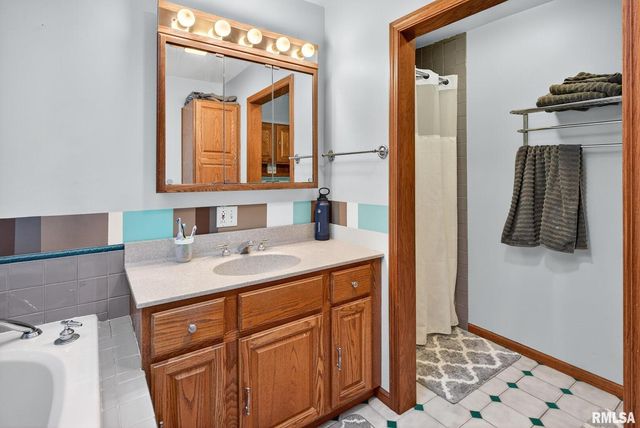 919 9TH Avenue, Fulton, IL 61252