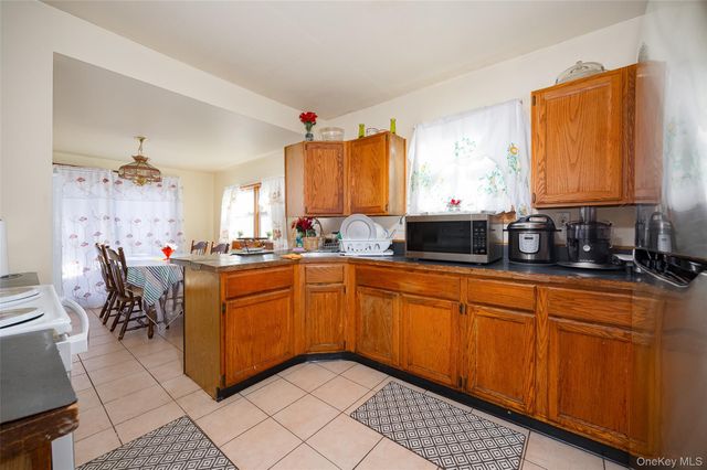 6 Poplar Street, Poughkeepsie, NY 12601