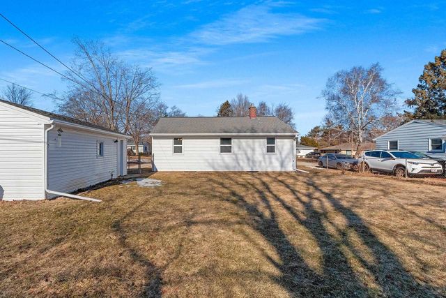 831 SUNNY LANE, Green Bay, WI 54304