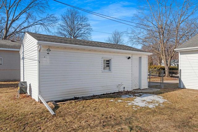 831 SUNNY LANE, Green Bay, WI 54304