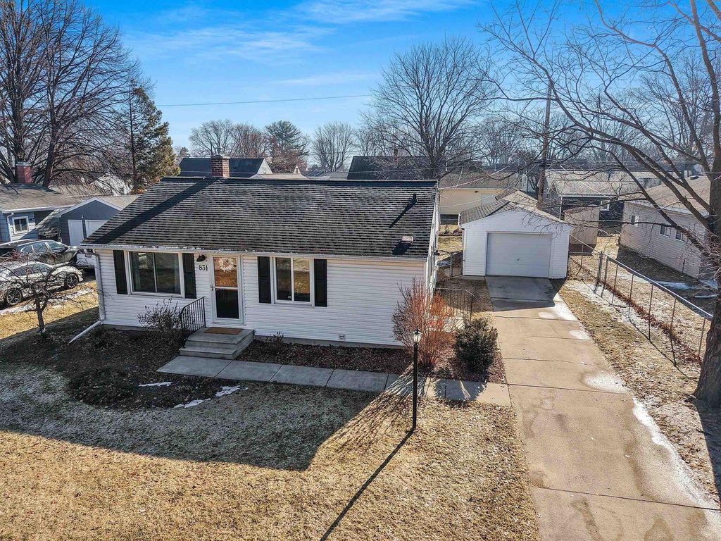 831 SUNNY LANE, Green Bay, WI 54304