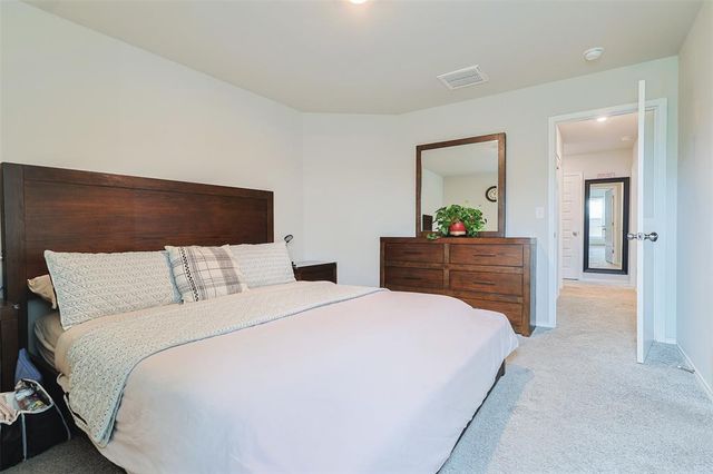 9812 Saddle Drive, Yukon, OK 73099