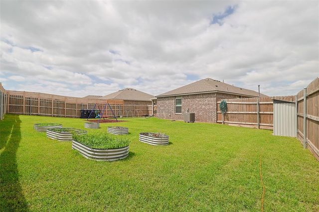 9812 Saddle Drive, Yukon, OK 73099