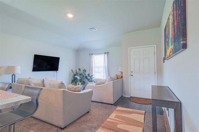 9812 Saddle Drive, Yukon, OK 73099
