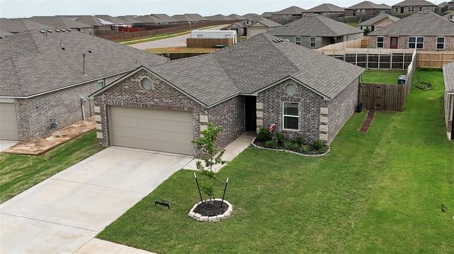 9812 Saddle Drive, Yukon, OK 73099