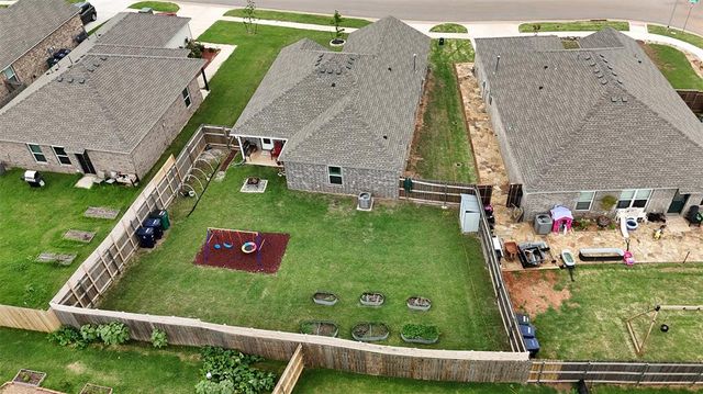 9812 Saddle Drive, Yukon, OK 73099