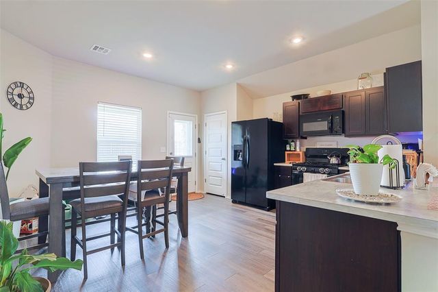 9812 Saddle Drive, Yukon, OK 73099
