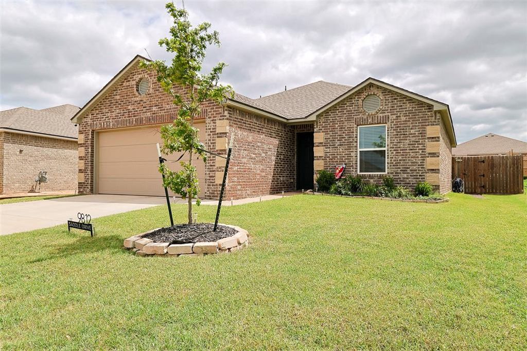 9812 Saddle Drive, Yukon, OK 73099
