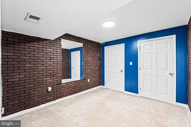 586 TULIP POPLAR DR, Linden, VA 22642