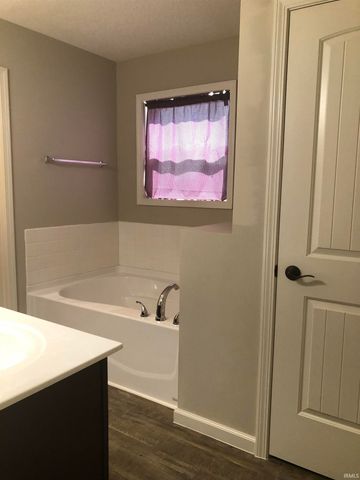 1560 Glen Hollow Drive, Fort Wayne, IN 46814