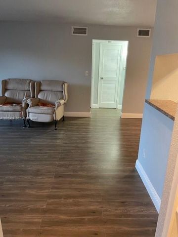 927 Riverside Drive 326, Coral Springs, FL 33071