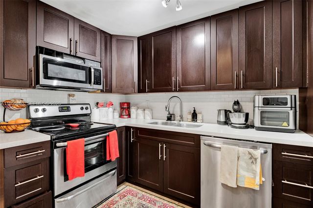 5914 SW 133rd Ct, Miami, FL 33183