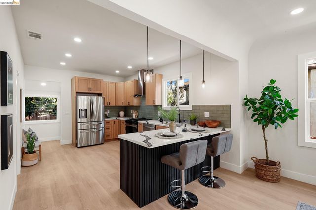 760 53Rd St, Oakland, CA 94609