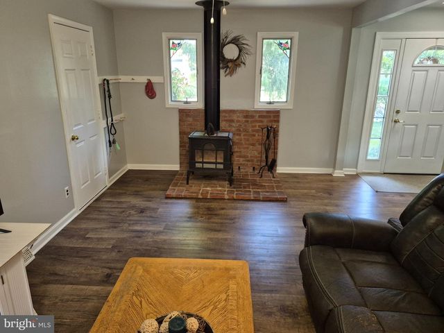 418 CHESTNUT ST, Delran, NJ 08075