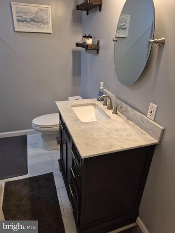 418 CHESTNUT ST, Delran, NJ 08075