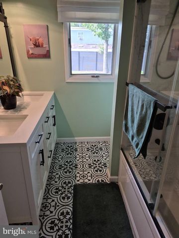 418 CHESTNUT ST, Delran, NJ 08075