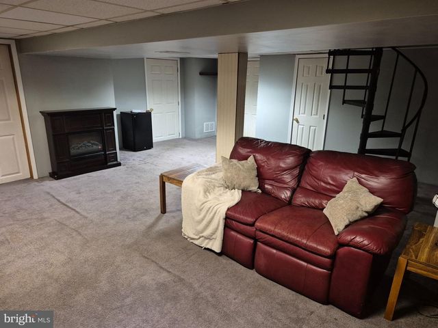 418 CHESTNUT ST, Delran, NJ 08075